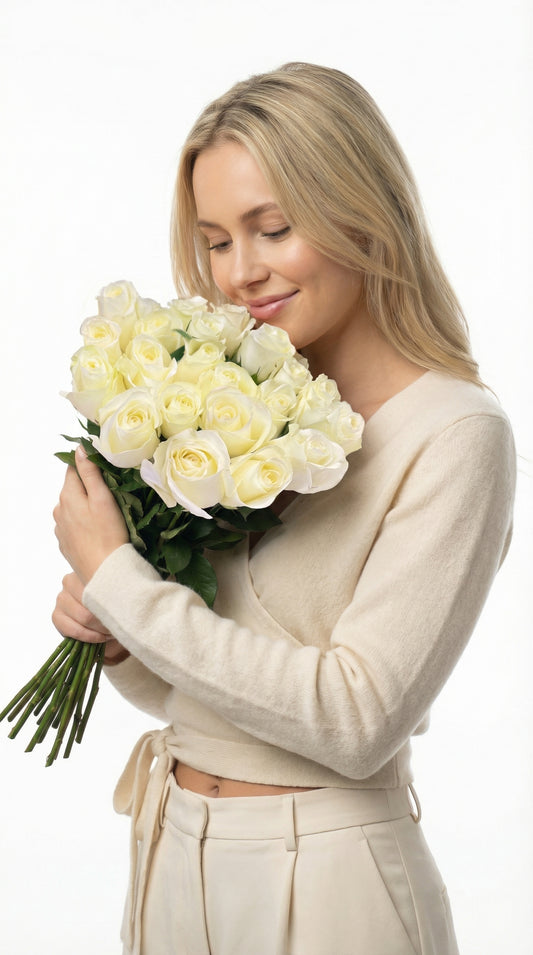 WHITE DREAMS - 24 Premium Rose Bouquet. Stem Length: 50cm (20") Free delivery Montréal, Rive-Nord, Rive-Sud